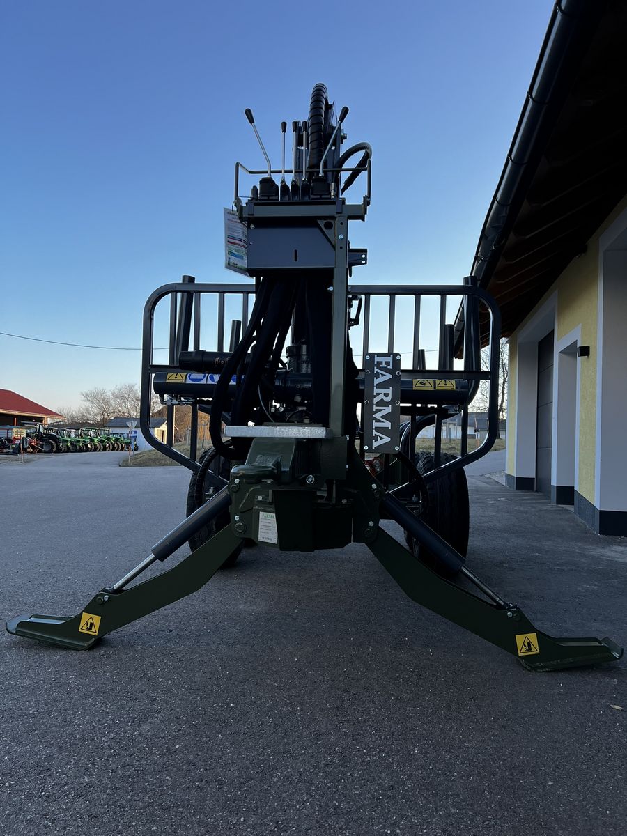 Farma T6 mit C4,6D G2 Forstkran